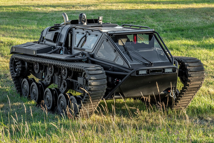 Một mẫu xe bọc thép Ripsaw EV3-F4 đời 2020 "chạy lướt" đang được bán đấu giá bởi Hemings Auction với số tiền khởi điểm 425.000 USD (khoảng hơn 967 triệu đồng). Đồng hồ odo chỉ gần 100 km và hiện trạng của mẫu xe này còn khá tốt, tên người bán không được tiết lộ.