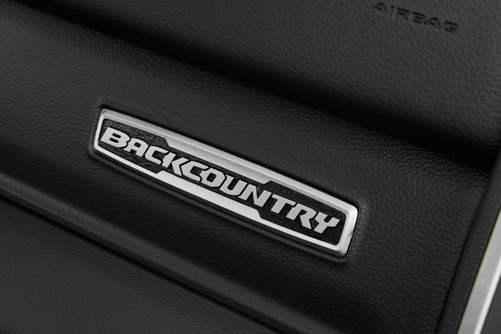 Theo công bố, Dodge Ram 1500 BackCountry sẽ có hai kiểu dáng là cabin đôi và cabin 3/4, trong đó bản cabin đôi sẽ có hàng ghế sau rộng hơn. Cung cấp sức mạnh cho xe là động cơ V8 5.7L đi kèm hệ dẫn động 4 bánh, sản sinh công suất 395 mã lực và mômen xoắn cực đại 556 Nm.