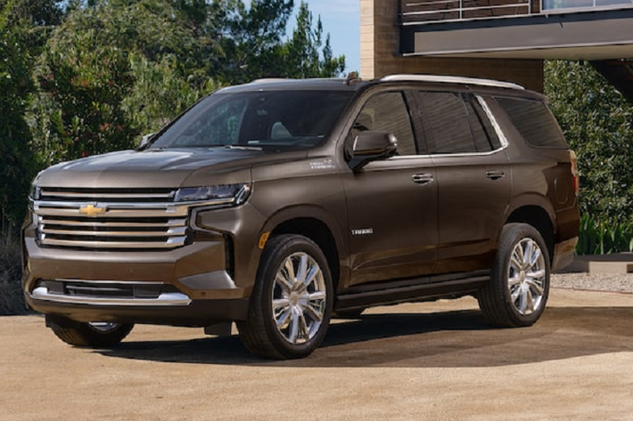 7. Chevrolet Tahoe Chevrolet Tahoe là đàn em kém sang trọng hơn so với GMC Yukon và đã phần nào chứng minh được bền hơn. Hai mô hình phần lớn giống hệt nhau nhưng Tahoe rẻ hơn. Mẫu xe này rơi xuống vị trí thứ 7 so với thứ 6 của năm ngoái. Tahoe có tỷ lệ 3,9% xe đạt tiêu chuẩn của Iseecars.