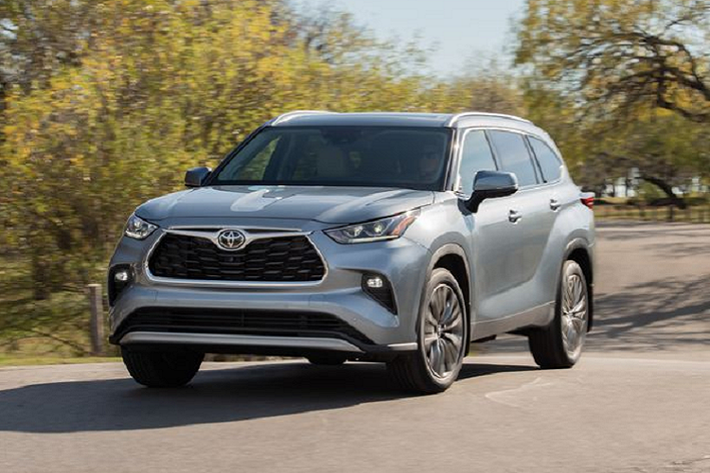 8. Toyota Highlander Hybrid Highlander Hybrid thế hệ mới đã chứng minh rằng một hệ thống truyền động hybrid có thể vận hành bền bỉ không thua kém những loại động cơ truyền thống. Mặc dù vậy, Highlander Hybrid năm nay lại tụt hạng từ vị trí thứ 5 xuống vị trí thứ 8. Mẫu xe đạt điểm số 3,8%.