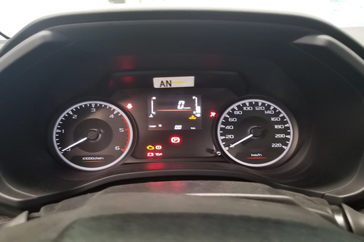 Như vậy, D-Max phiên bản cabin đơn sẽ không được di chuyển “tự do” trong thành phố mà phải tuân theo các quy định về khung giờ cấm hoạt động. Tuy nhiên, có thể cải tạo khối lượng chuyên chở của D-Max ca-bin đơn này xuống dưới 950 kg như các chủ xe Ranger XLS đời 2013 có khối lượng chuyên chở cho phép khi tham gia giao thông là 991 kg, Ranger XLS 2015 (957 kg) đã xử lý.
