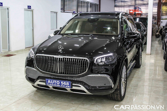 Đây chính là một trong số ít những chiếc Mercedes-Benz SUV mang trên mình nhãn hiệu Maybach, chỉ sau G650 Landaulet. Ở phiên bản Mercedes-Benz GLS 600 Maybach mới, chiếc GLS đã được nâng cấp với các chi tiết sang trọng bậc nhất, cấu hình chỉ với 4 chỗ ngồi cùng các ghế được thiết kế thoải mái, khoang nội thất rộng rãi cùng những tiện nghi hàng đầu mà thương hiệu có thể cung cấp.