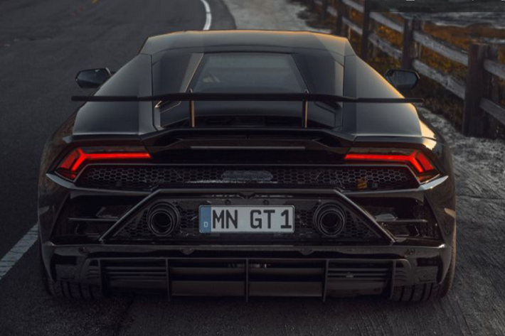 Sức mạnh trên Huracan Evo RWD độ Novitec vẫn được giữ nguyên với động cơ V10 5.2 lít hút khí tự nhiên, sản sinh công suất 610 mã lực tại 8.000 vòng/phút và mô-men xoắn 560 Nm tại 6.500 vòng/phút.