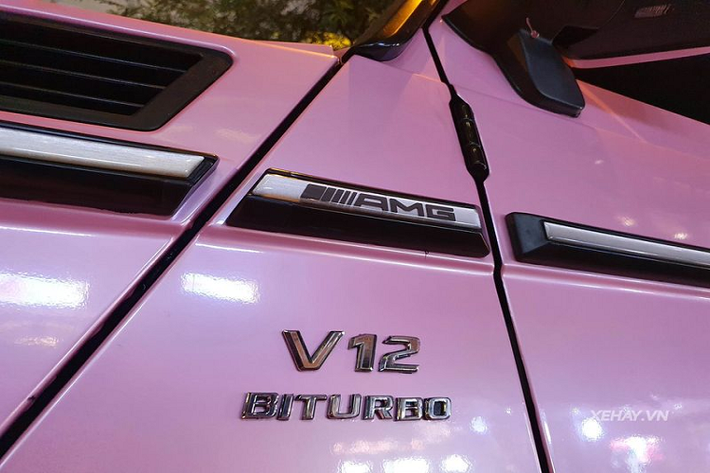 Nhờ đó mà Mercedes-Benz G65 AMG đời 2018 mạnh mẽ tới 621 mã lực và có mô-men xoắn cực đại 1.000 Nm. Kết hợp cùng hộp số tự động 7 cấp, xe chỉ cần 5,3 giây để tăng tốc từ 0 - 100km/h trước khi đạt vận tốc tối đa 228 km/h.