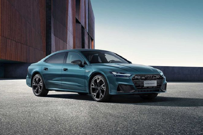 Audi A7 L 2022 mới – phiên bản kéo dài của Audi A7 Sportback đã chính thức trình làng tại Triển lãm ô tô Thượng Hải. Mẫu xe này được phát triển thông qua liên doanh SAIC và chỉ phân phối riêng cho thị trường Trung Quốc.