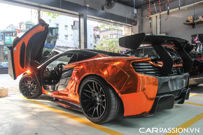 Trước khi có sự xuất hiện của McLaren 720S, McLaren 650S là mẫu xe thuộc thương hiệu này duy nhất từng có mặt tại thị trường Việt Nam. Số lượng những chiếc 650S được đưa về không nhỏ, tuy nhiên tất cả trong số đó đều thuộc phiên bản mui trần Spider với phần mui xếp có thể đóng mở một cách nhanh chóng.