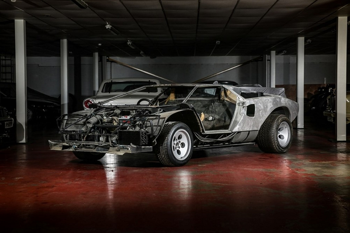 Lamborghini Countach LP 5000 S đời 1982 là siêu xe khá hiếm với số lượng sản xuất đúng 37 chiếc trên toàn thế giới. Do đó, những chiếc siêu xe này thường được các nhà sưu tập săn đón nhiệt tình và có giá rất cao trên thị trường. Chiếc Lamborghini Countach LP 5000 S dưới đây là một ví dụ điển hình.