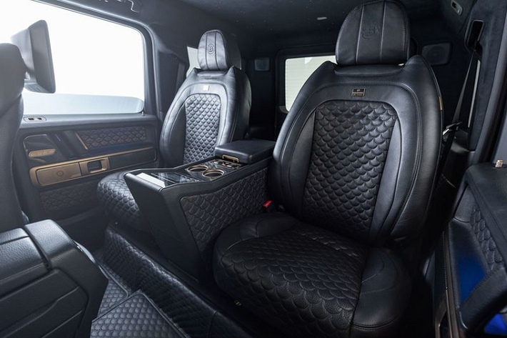 Về truyền động, bản độ này chỉ được Brabus nâng cấp "nhẹ" ở mặt hiệu suất, khối động cơ tăng áp kép V8 4.0L vốn mạnh 577 mã lực và có mô-men xoắn cực đại 850 Nm, nay mạnh tới 789 mã lực và 1.000 Nm.