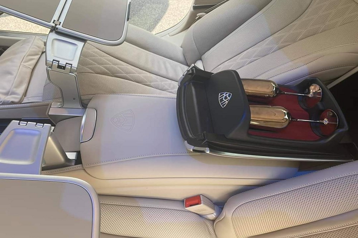 Mới đây, một chiếc xe siêu sang Mercedes-Maybach S450 4Matic đời 2018 đã chạy được hơn 1,5 vạn km được rao bán lại với mức giá 5,858 tỷ đồng tại TP HCM. Tính sương sương nếu ai đó mua chiếc xe này sẽ tiết kiệm được hơn 2,5 tỷ đồng so với đầu tư mua xe mới.