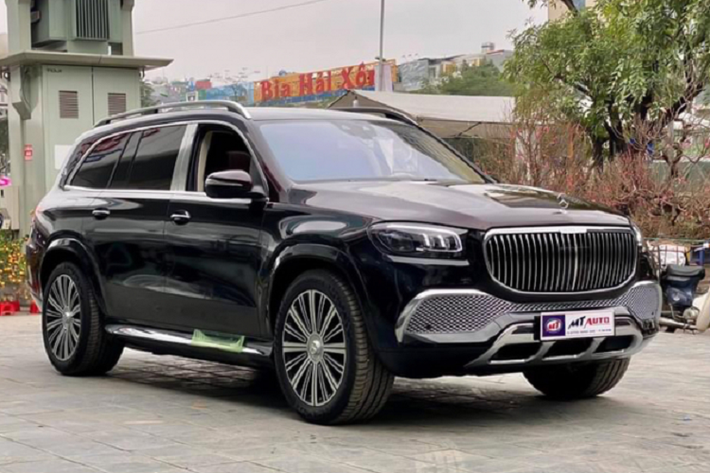 Mercedes-Maybach GLS 600 4Matic mới chính là một lựa chọn mới cho giới nhà giàu Việt quan tâm xe SUV hạng sang. So với Mercedes-Maybach S-Class thì Mercedes-Maybach GLS 600 4Matic “gầm cao máy thoáng” linh động di chuyển hơn, điều này khiến Mercedes-Maybach GLS 600 hấp dẫn khách mua xe sang Việt. Có thể thấy, giới nhà giàu hiện tại có xu hướng chuộng xe SUV hạng sang hơn là sedan truyền thống.