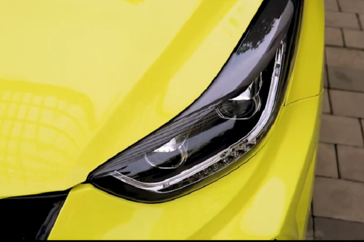 Cụ thể hơn, chiếc xe này được gọi là “Project VX” và dựa trên một chiếc Elantra MD thông số Ấn Độ. Xander, chủ nhân của chiếc xe, chia sẻ về chiếc xe của mình rằng: “Nó là một chiếc xe độ độc đáo khiến giấc mơ của tôi thành hiện thực. Mọi phụ tùng đều đã được chọn lọc và nhập khẩu một cách cẩn thận để tạo nên chiếc xe”.