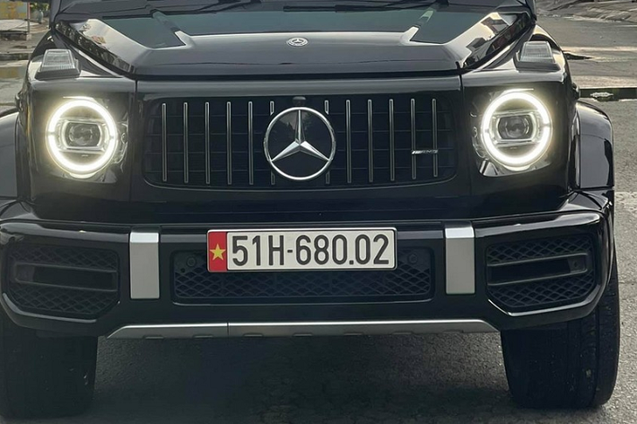 Được biết, chiếc xe SUV Mercedes-AMG G63 này đã theo chân chủ vườn lan đột biến trong nhiều hàng xe khác nhau cũng như làm xe hậu cần để chở các nhu yếu phẩm cần thiết cho các lực lượng phòng chống dịch Covid-19 hay chở các phần quà cho hoàn cảnh khó khăn.