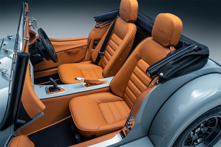 Theo tìm hiểu, DKC Auto sẽ được Morgan ủy quyền bán các mẫu xe mới, xe đã qua sử dụng và hoạt động dịch vụ sau bán hàng, cũng như cung cấp linh kiện, phụ tùng Morgan. Thương hiệu xe Morgan được thành lập năm 1909 và có trụ sở tại Worcestershire. Dù có tuổi đời hơn 100 năm, thế nhưng Morgan không hướng tới việc sản xuất xe hàng loạt mà chỉ ấn định sản lượng khoảng 850 xe/năm.