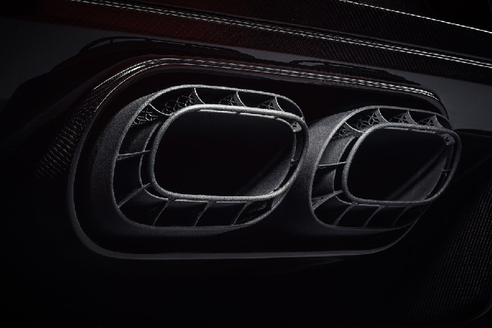 Chiron Pur Sport là phiên bản giới hạn của dòng Bugatti Chiron với số lượng 16 chiếc trên toàn thế giới. Mức giá xe Bugatti Chiron Pur Sport khởi điểm từ 3,55 triệu USD. Chiếc Chiron Pur Sport thương mại đầu tiên đến tay khách hàng hồi tháng 5/2020. Tuy nhiên, có vẻ hãng siêu xe Pháp vẫn muốn nâng cấp tiếp mẫu xe này.
