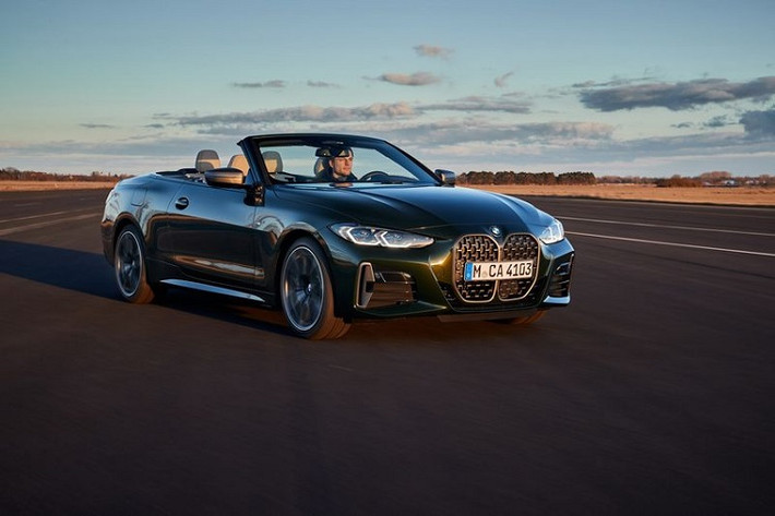 Hai biến thể hàng đầu là M440i và M440i xDrive Convertibles sử dụng động cơ tăng áp 3.0L 6 xi-lanh cho 382 mã lực và 500Nm.