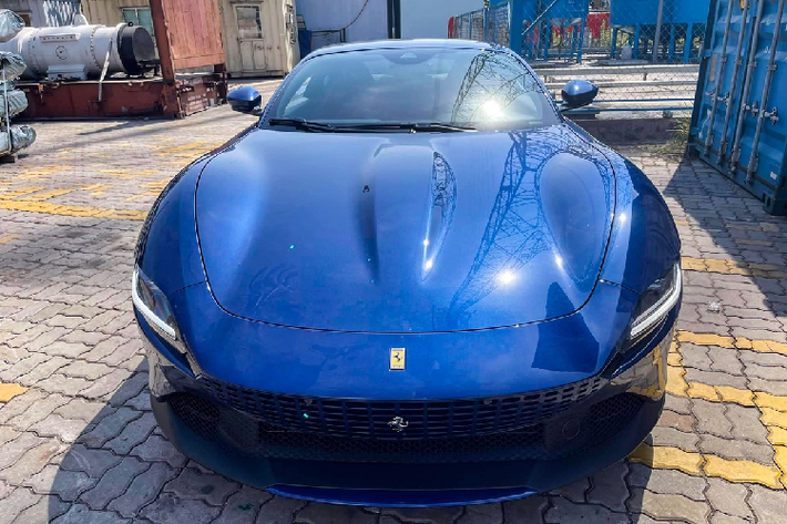 Hiện chưa rõ giá xe Ferrari Roma đầu tiên về Việt Nam, chỉ biết rằng, siêu xe 4 chỗ ngồi Ferrari Roma sẽ có mức giá bán từ 21,23 triệu Baht, tương đương 15,9 tỷ đồng tại thị trường Thái Lan. Khác với Thái Lan, siêu xe Ferrari Roma chỉ có giá trước thuế là 968.000 RM, tương đương 5,25 tỷ đồng tại Malaysia, mức giá này chưa bao gồm các tuỳ chọn cơ bản.