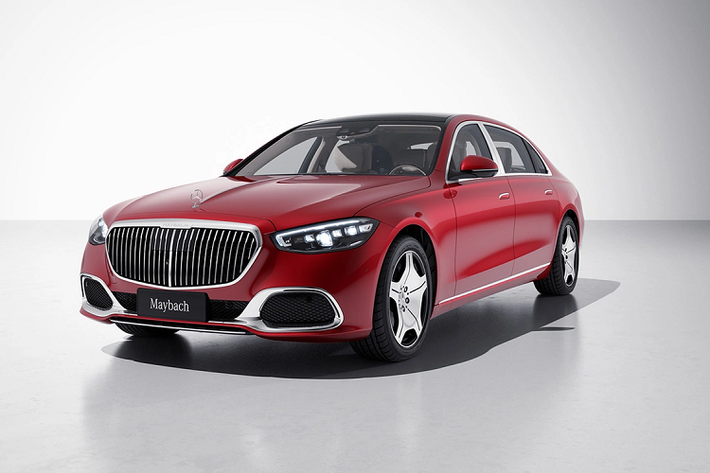 Tuy nhiên, S 480 có gia tốc kém hơn S 450 khi tăng tốc 0-100 km/h trong 5,8 giây, S 450 là 5,1 giây. Vận tốc tối đa của 2 phiên bản đều được giới hạn ở 250 km/h cùng mức tiêu hao nhiên liệu 8,56 lít/100 km.
