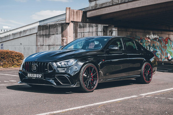 Dù vậy, hãng nâng cấp Brabus vẫn tung ra một gói độ dành cho xe sang Mercedes-AMG E 63 S với thông số vận hành được cải thiện mạnh mẽ. Đi cùng với đó là một loạt thay đổi ở thiết kế ngoại thất và nội thất.