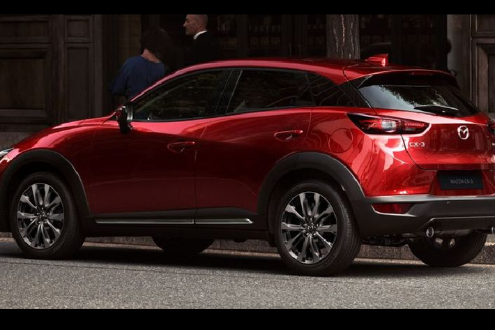 Tiếp theo, Mazda CX-3 2021 cũng được bổ sung một số công nghệ an toàn mới, bao gồm việc đưa bộ hỗ trợ lái i-Activsense trở thành tiêu chuẩn trên mọi chiếc CX-3 2021.