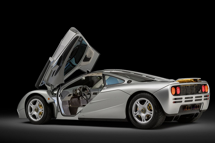 Vào năm 2017, Tạp chí Top Gear từng công bố McLaren F1 là một trong những chiếc xe hút khí tự nhiên nhanh nhất hiện có trên thế giới cùng với những chiếc xe hiện đại hơn như Ferrari Enzo và Aston Martin One-77, mặc dù McLaren F1 hàng hiếm được sản xuất và chế tạo trước Ferrari Enzo đến 10 năm và trước Aston Martin One-77 là khoảng 17 năm.