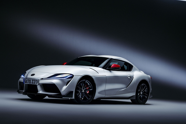 Tại Anh, giá xe Toyota GR Supra 2.0 2021 có mức bán ra từ 63.388 USD đối với phiên bản tiêu chuẩn và 64.245 USD cho phiên bản giới hạn Fuji Speedway Edition.