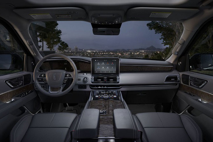 Màn hình trung tâm trên xe khả năng cao sẽ sử dụng bản cải tiến của hệ điều hành Ford’s Sync 3, và vẫn hỗ trợ Apple CarPlay, Android Auto và Amazon Alexa như model cũ