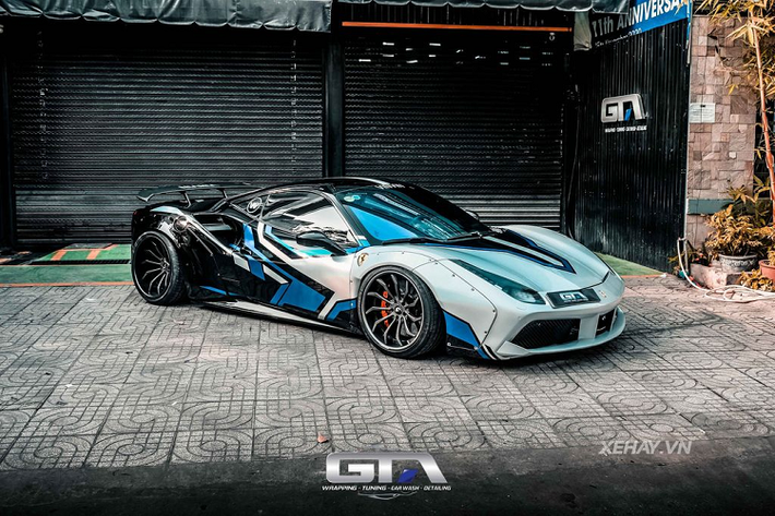 Siêu xe Ferrari 488 GTB là một trong những mẫu siêu xe rất thành công trên thế giới cũng như tại thị trường Việt Nam. Tuy vậy, chính bởi yếu tố này cộng kéo theo doanh số bán ra không ngừng tăng lên nên với nhiều đại gia, cái tên 488 có vẻ rất dễ bị đụng hàng.
