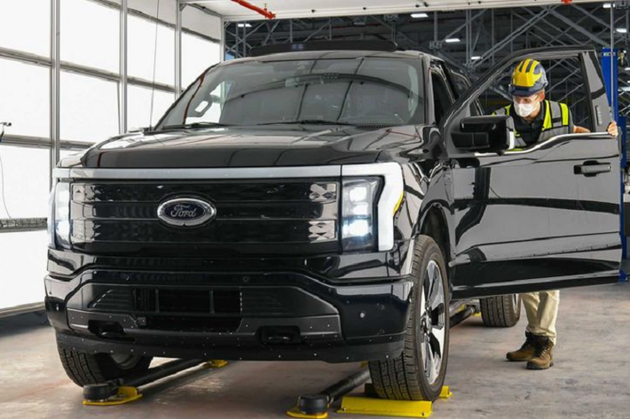 Mục tiêu là nhà máy lắp ráp đạt được công suất 80.000 chiếc Ford F-150 Lightning mỗi năm (gấp đôi số lượng dự kiến ban đầu). Đây là một con số khổng lồ, ngang với một số mẫu xe điện bán chạy nhất ở thị trường Bắc Mỹ.