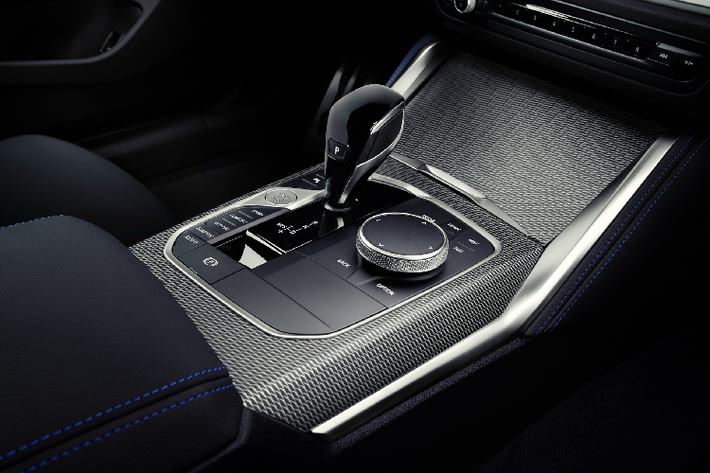 BMW M440i xDrive Gran Coupé và các biến thể sử dụng máy dầu sẽ được tích hợp công nghệ mild hybrid giúp bổ trợ thêm 8 kW/11 mã lực hỗ trợ cho xe khi tăng tốc. Tất cả các phiên bản động cơ đều sử dụng kết hợp với hộp số tự động Steptronic 8 cấp theo tiêu chuẩn.