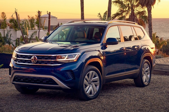 Thương hiệu Volkswagen đã gia nhập thị trường Việt Nam từ khá lâu với một số sản phẩm như Passat, Polo và Tiguan. Được biết, danh mục sản phẩm của hãng Volkswagen tại Việt Nam chuẩn bị có thêm một thành viên mới, đó là mẫu SUV cỡ lớn Teramont. Hiện các đại lý chính hãng đã bắt đầu nhận đặt cọc của khách hàng muốn mua Volkswagen Teramont 2021 mới.