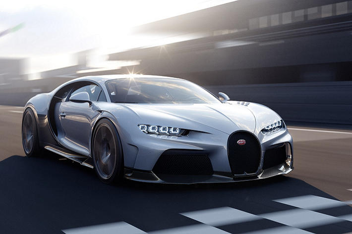 Kết hợp với động cơ W16 trứ danh là hộp số ly hợp kép 7 cấp. Bugatti cho biết Chiron Super Sport có khả năng tăng tốc từ 0 lên 100 km/h trong 2,4 giây, từ 0 lên 200 km/h trong 5,8 giây và từ 0 lên 300 km/h trong 12,1 giây.