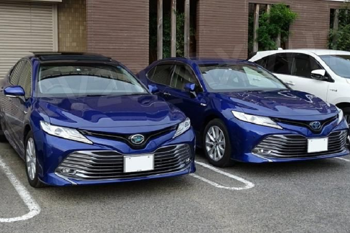 Tại Nhật Bản, giá xe Daihatsu Altis 2022 được phân phối với hai biến thể bán ra từ 4.053.000 Yên (khoảng 879,8 triệu đồng) cho bản G 2WD, đắt hơn so với giá khởi điểm 3.485.000 Yên (khoảng 756,5 triệu đồng) của Camry. Nguyên nhân có thể là vì Daihatsu Altis sở hữu bộ công nghệ an toàn ADAS toàn diện hơn ngay từ bản cơ sở.