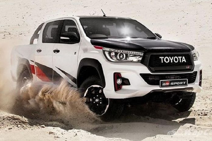 Hiện tại, Toyota Hilux 2021 mới đang được bán với 2 biến thể là X và Z tại Nhật Bản, cả 2 đều dùng động cơ dầu diesel dung tích 2.4L sản sinh công suất 150 mã lực và mô-men xoắn cực đại, đi kèm hộp số tự động 6 cấp.