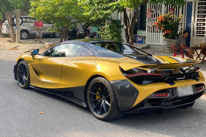 Gói độ này bao gồm cản trước được Novitec thiết kế lại trong khi bên hông có bộ nẹp sườn mới, thêm trang bị là các hốc gió. Phía sau xe nhận được bộ khuếch tán gió hoàn toàn mới. "Mặt tiền" của xe có thêm cản trước hoàn toàn mới của Novitec và 2 bên đầu xe được bổ sung vây cá bằng carbon