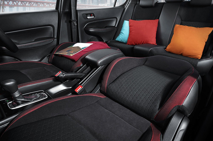 Hiện giá xe Honda City hatchback 2021 tại thị trường Indonesia chưa được công bố. Tuy nhiên, theo thông tin rò rỉ vào hồi tháng 1/2021, mẫu xe này có giá chưa thuế là 221 triệu Rupiah (khoảng 367 triệu đồng) cho bản số sàn và 213 triệu Rupiah (354 triệu đồng) cho bản CVT.