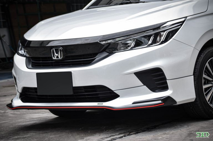 Thuộc nhóm đắt nhất trong phân khúc sedan hạng B, Honda City tại Việt Nam được niêm yết với giá 499-599 triệu đồng cho 4 phiên bản. Trong đó cao cấp nhất là phiên bản thể thao RS.