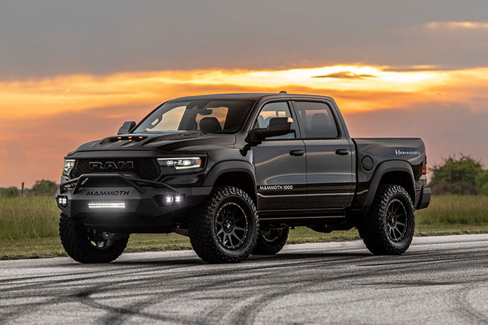 Hennessey Performance Engineering (HPE) vừa chính thức công bố thông tin về việc đưa siêu bán tải Mammoth 1000 TRX vào sản xuất thương mại. Được biết, siêu bán tải Hennessey Mammoth 1000 TRX mới hiện được đánh giá là nhanh và mạnh nhất trên thế giới. Xe sẽ được sản xuất với số lượng rất giới hạn là 200 xe, trong đó hơn 100 xe đã có chủ và có giá khởi điểm 150.000 USD, tương đương 3,45 tỷ đồng.