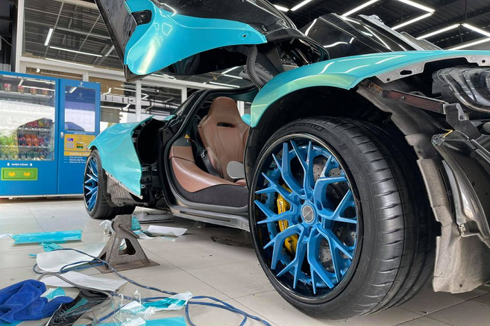 Đặc biệt, chi tiết hấp dẫn nhất trong gói độ của chiếc McLaren 720S đầu tiên tại Việt Nam chính là sức mạnh của xe.