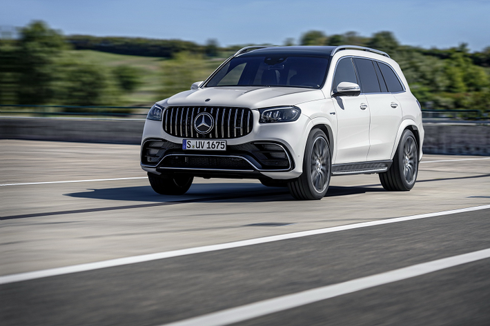 7. Mercedes-Benz GLS 63 AMG (603 mã lực): Mẫu SUV hạng sang này là sự kết hợp giữa sang trọng và sức mạnh. Không chỉ có cabin rộng rãi và tiện nghi, GLS 63 còn sở hữu hiệu suất ấn tượng. "Trái tim" của xe là khối động cơ V8 4.0L tăng áp kép, công suất 603 mã lực và mô-men xoắn 850 mã lực, khả năng tăng tốc 0-100 km/h trong 4,2 giây, tốc độ tối đa 280 km/h. Ảnh: Carscoops.