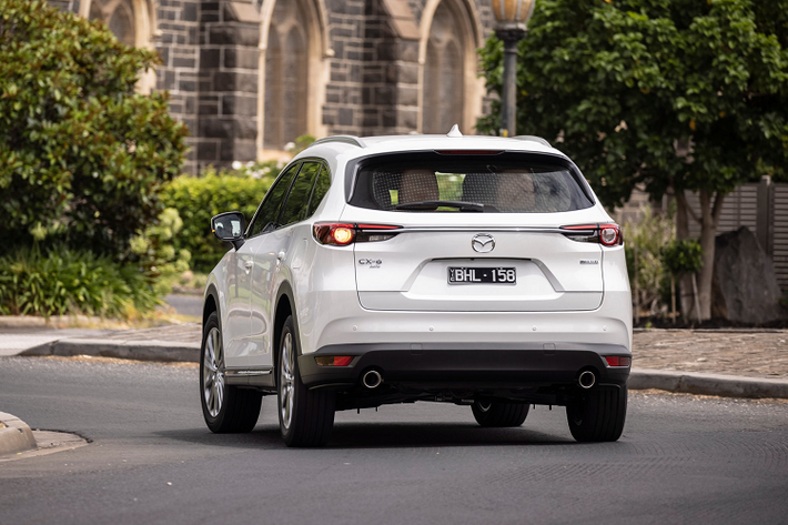 Tại thị trường Australia, giá xe Mazda CX-8 2021 có mức bán ra khởi điểm từ 31.296 USD cho bản Sport Petrol FWD và tăng lên đến 54.719 USD cho bản Asaki LE Diesel AWD đầu bảng.