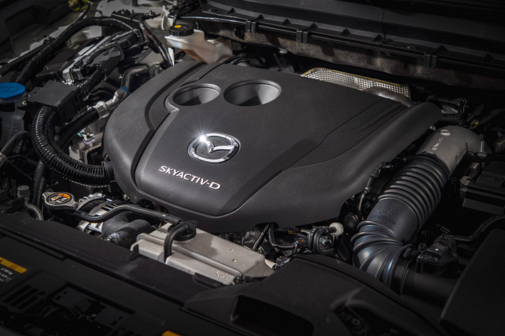 Phiên bản thứ hai được giới thiệu cho mô hình 2021 của Mazda CX-8 là Touring SP. Biến thể này có thể được trang bị hệ dẫn động cầu trước với động cơ xăng 2,5 lít hoặc hệ dẫn động 4 bánh i-Activ AWD với động cơ diesel tăng áp 2,2 lít giống như phiên bản Asaki LE và các biến thể CX-8 khác.