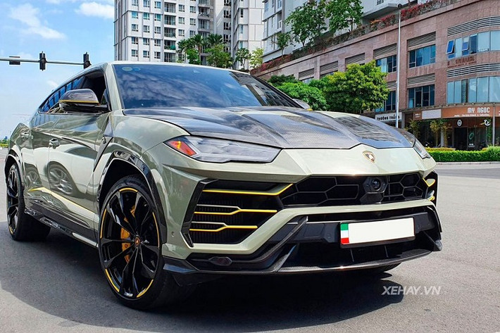 Theo tìm hiểu, toàn bộ quá trình độ sang gói TopCar Design trên siêu phẩm Lamborghini Urus độc nhất Việt Nam này được thực hiện 100% bởi những người thợ Việt.