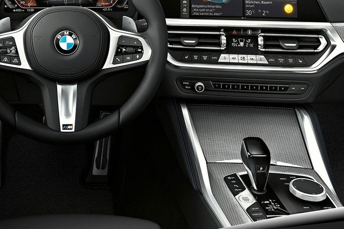 Ở phiên bản cao cấp - M440i xDrive Gran Coupé, nhiều chi tiết mang logo M Sport ở nội thất. BMW cung cấp rất nhiều tùy chọn như hệ thống sưởi và thông gió cho ghế ngồi, các tùy chọn trang trí bằng da Vernasca, Sensatec trong chương trình cá nhân hoá BMW Individual.