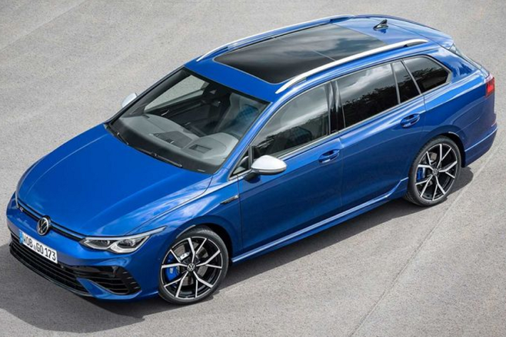 Phiên bản thực dụng hơn của Volkswagen Golf R 2022 mới có thể được gọi bằng một trong bốn cái tên: Wagon, Combi, Variant hoặc Estate. Xe có phần mui dài hơn cùng nhiều tính năng thú vị, đủ để trở thành một sự thay thế hợp lý hơn cho những chiếc SUV hiệu suất cao.