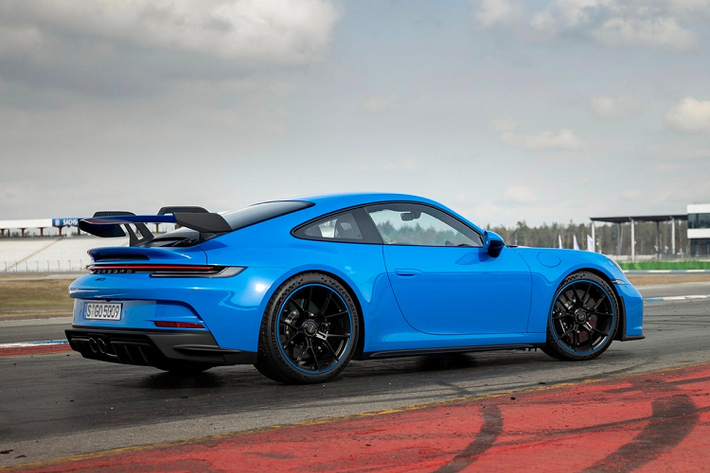 Động cơ này cũng được sử dụng trên 911 GT3 Cup. Nhờ đó, xe có khả năng sản sinh công suất lên đến 502 mã lực và mô-men xoắn cực đại đạt 470 Nm.