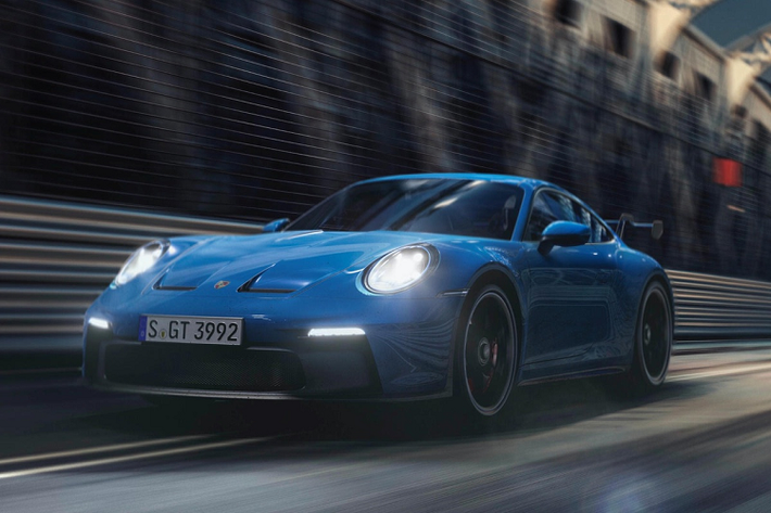 Với việc ra mắt thế hệ mới vào năm 2022, Porsche muốn biến dòng 911 GT3 trở thành đỉnh cao của trải nghiệm lái và là mẫu xe thể thao thuần túy hơn bất kỳ những mẫu xe nào trước đó. Porsche 911 GT3 đời 2022 còn được mệnh danh là chiếc xe đua đường phố có khả năng tham gia thi đấu tại các hạng đua GT3.