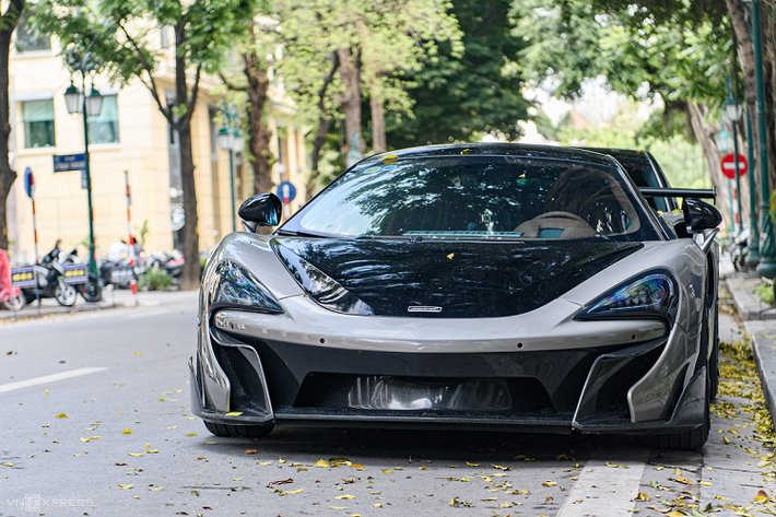 Vòng đời sản xuất của McLaren 570S là 6 năm với nhiều phiên bản được cho ra đời chẳng hạn như Coupe và mui trần, 540C, 570GT, McLaren 600LT, McLaren 600LT Spider hay McLaren 620R chỉ sản xuất 350 chiếc.
