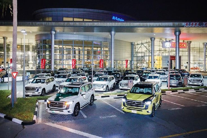 Toyota Land Cruiser 2022 mới vừa được phân phối tới những khách hàng đầu tiên tại UAE và cũng được bổ sung vào dàn xe tuần tra của lực lượng cảnh sát Dubai và Abu Dhabi.