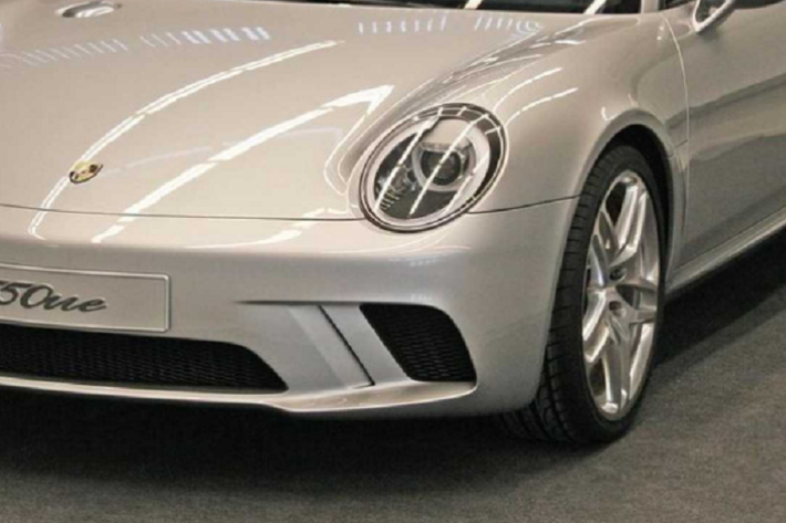 Theo tạp chí Quattroruote của Ý, mẫu Porsche 550one độc đáo này chưa bao giờ được sản xuất vì ban giám đốc ở Zuffenhausen có những sản phẩm tiềm năng hơn vào thời điểm đó.