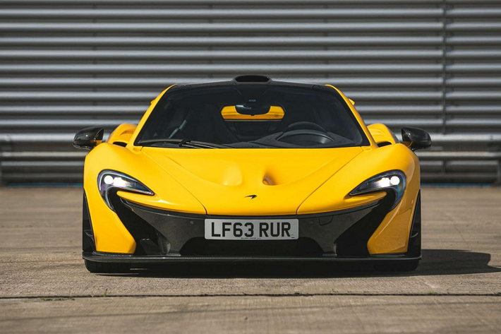 Trong tiếng lóng của giới chơi xe trên thế giới, Holy Trinity ám chỉ bộ 3 xe hypercar đỉnh cao một thời là Ferrari LaFerrari, McLaren P1 và cuối cùng là Porsche 918 Sypder đã về Việt Nam. Nếu như Ferrari LaFerrari quá đắt để ai đó mua lại thì McLaren P1 hàng hiếm lại không dành cho số đông.